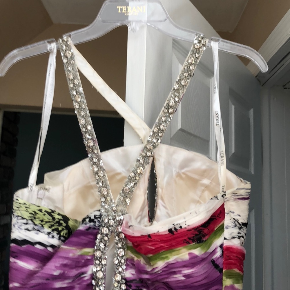 Gown - Picture 5 of 8
